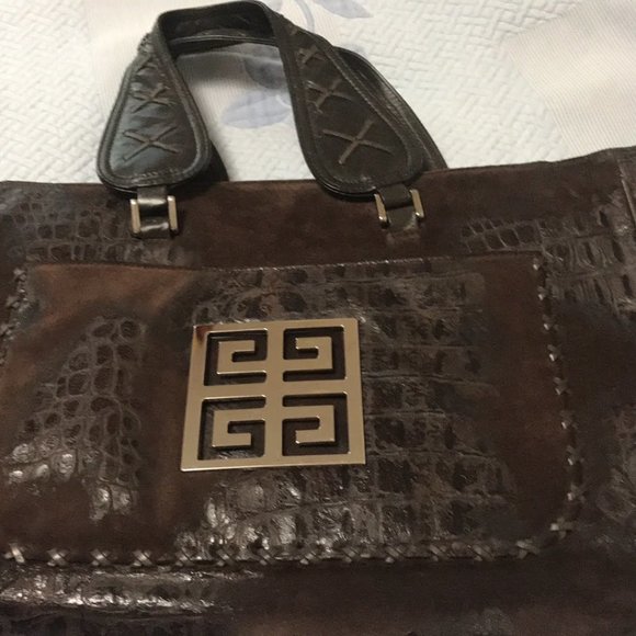 GIVENCHY